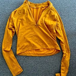 Lululemon cropped long sleeve tech shirt in mustard size 8